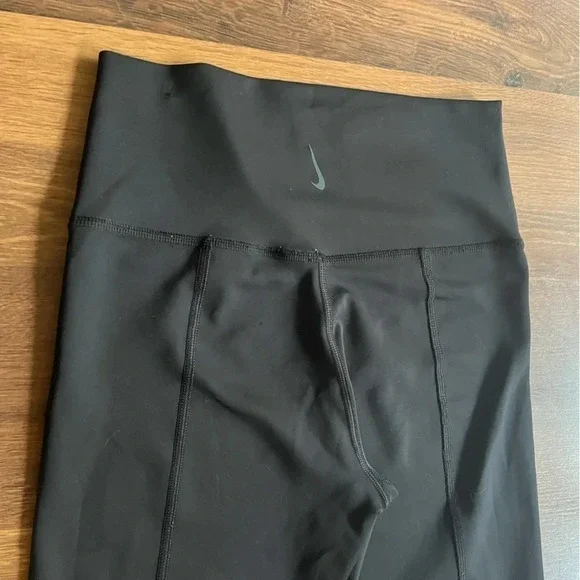 Nike Capri Legging - Picture 7 of 8